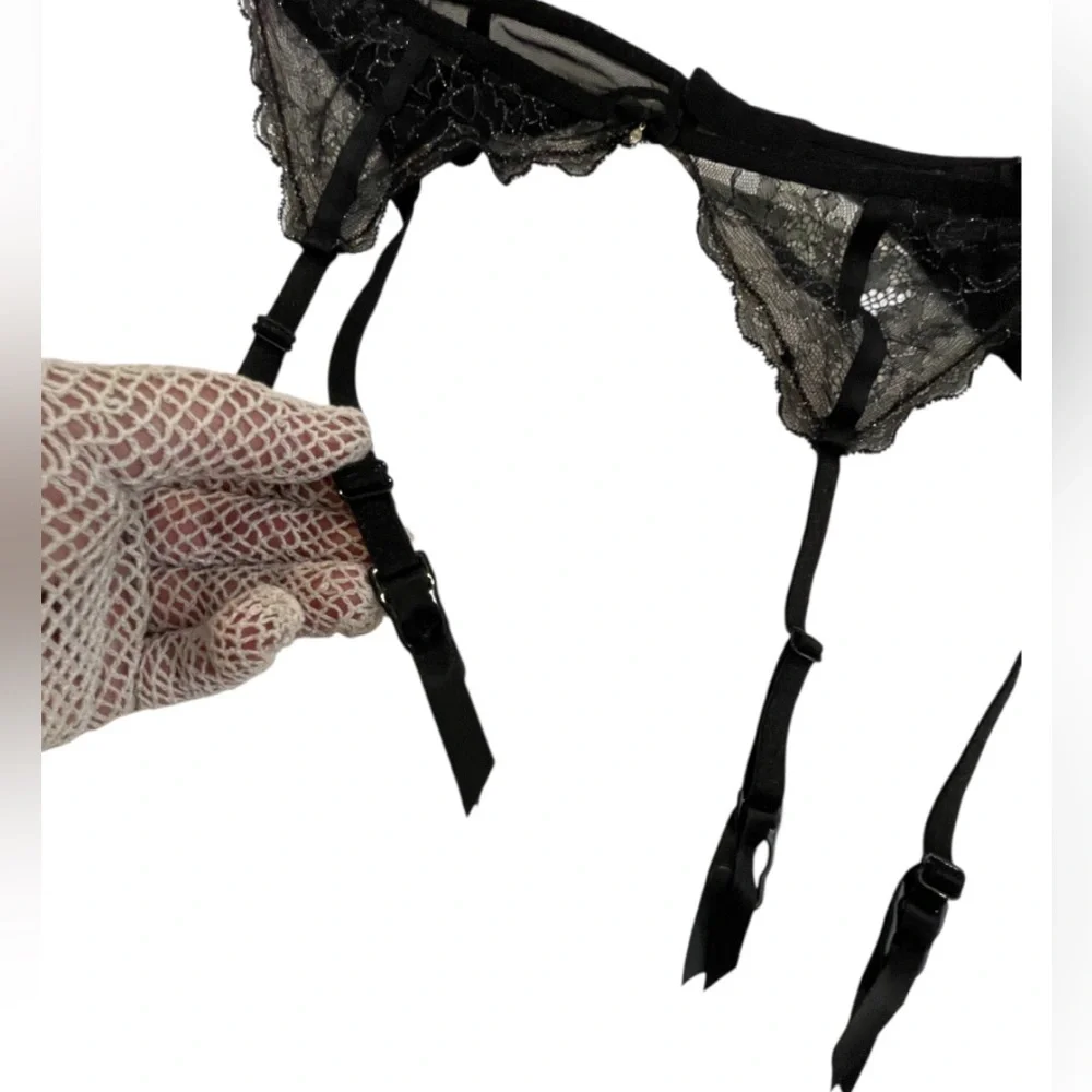 Black Lace Garter Belt with Adjustable Straps - Picture 6 of 12